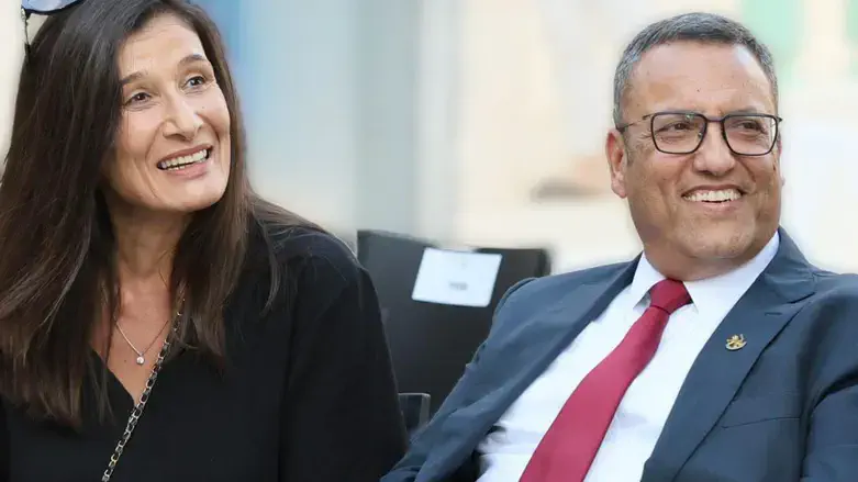 ליאון לצד אריאלה רג'ואן