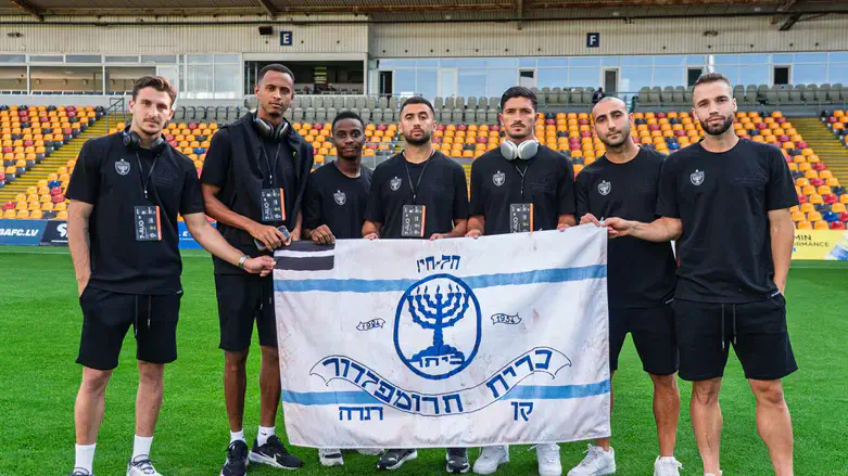 Beitar players with the historic flag in Riga