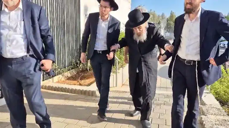 Rabbi Dov Lando at the entrance to Beit Lid