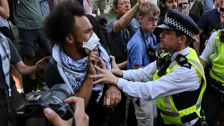 מחאה אלימה בלונדון