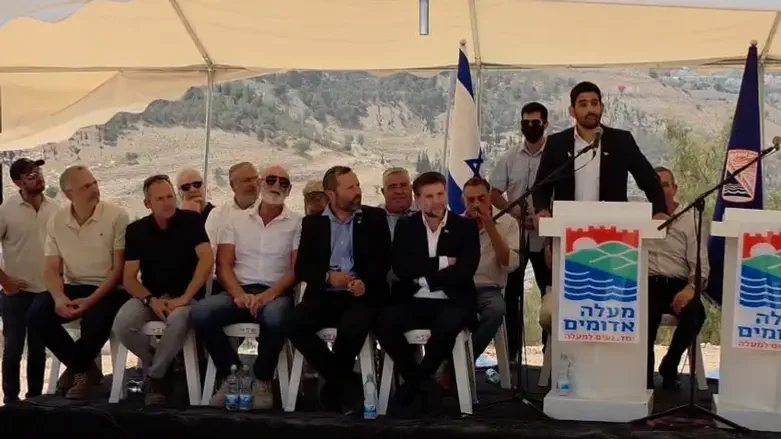 Guy Yifrah recites the 'Shehecheyanu' blessing at the event