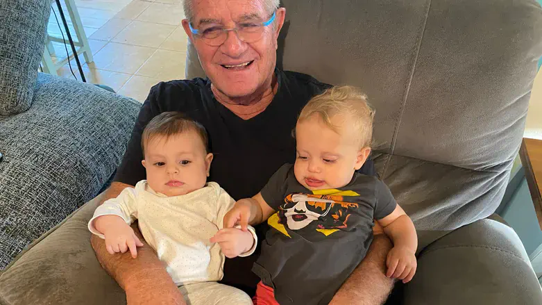 Meny Godard with his grandchildren