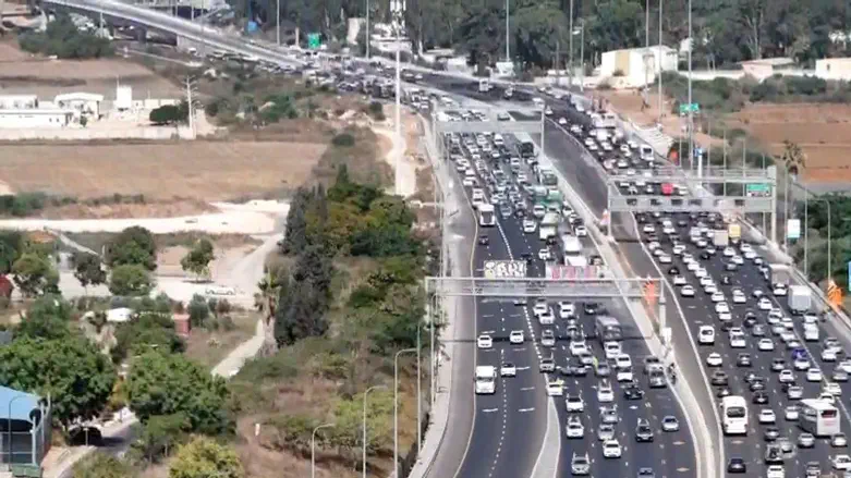 Protest on Route 5 in central Israel