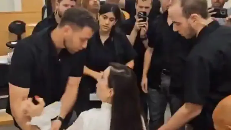 עימות בבית המשפט