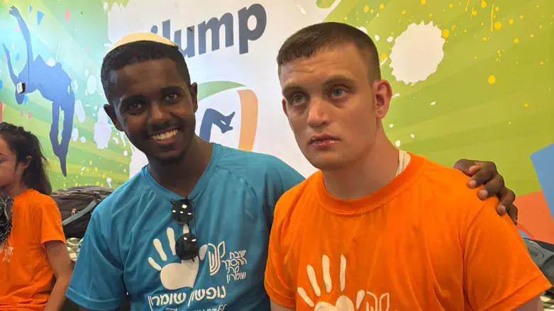 Мевасер Дувит с Рафаэлем