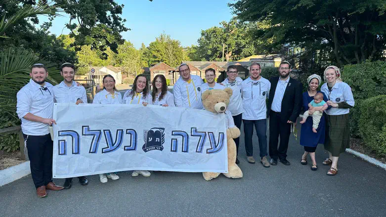 BAUK secretariat, 4th from left: Michal Benjamin, 2nd and 3rd from right: the Goodmans