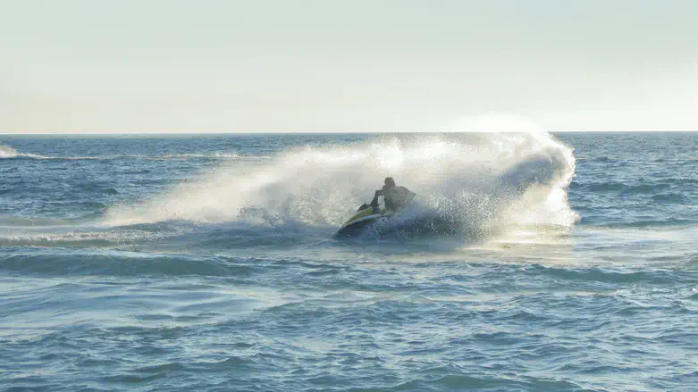 jet ski (illustration)