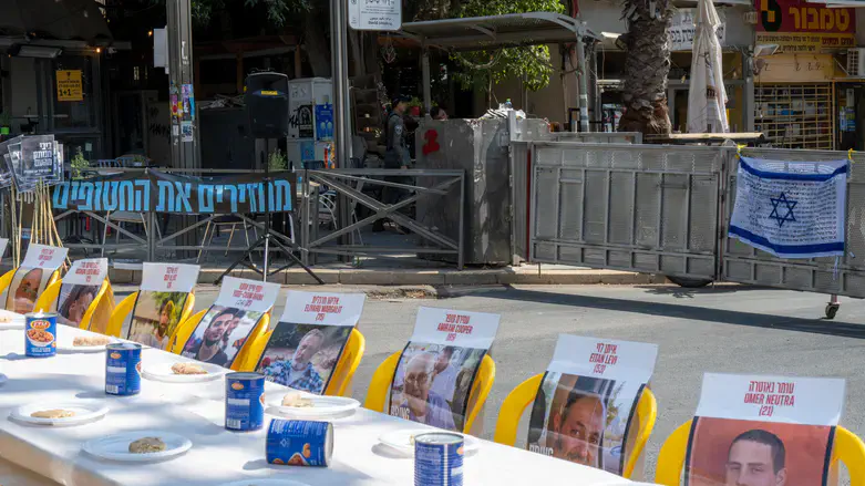 Hostage families hold Shabbat gathering outside the PM's residence