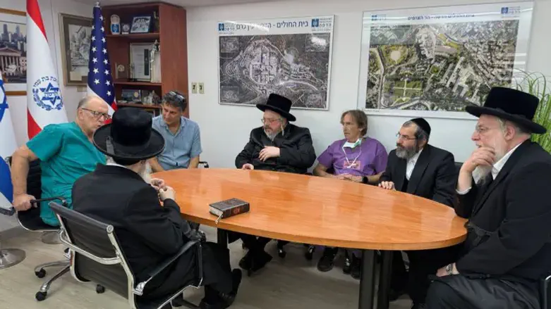 Discussing the Rebbe's health following the operation