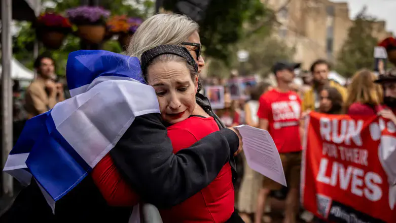 Rachel Amaru,  Run For Their Lives organizer, embraces Rachel Cohen, who was at the attack