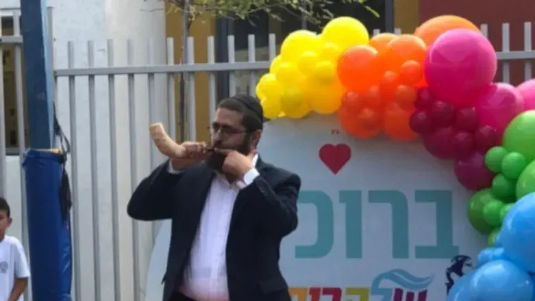 פתיחת שנת הלימודים בבית ספר של חב"ד