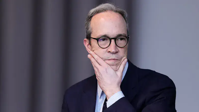 Jim Walden speaks during a mayoral forum at Columbia Journalism School, NYC, April 2025.