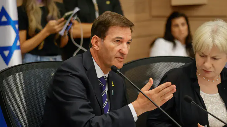 הדיון בועדה