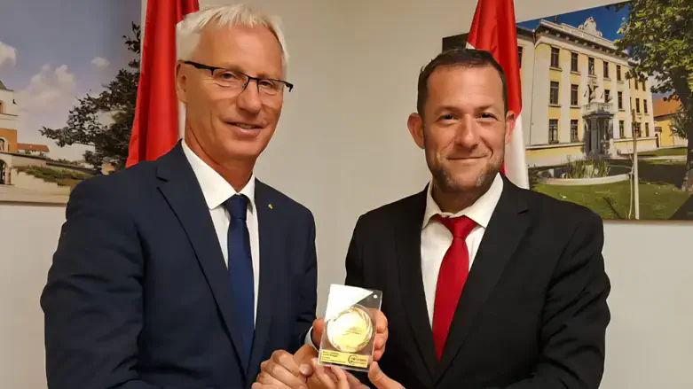 Yossi Dagan with the Hungarian Secretary of State