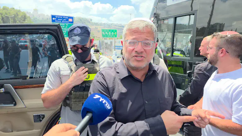 Minister Ben-Gvir at the scene of the attack