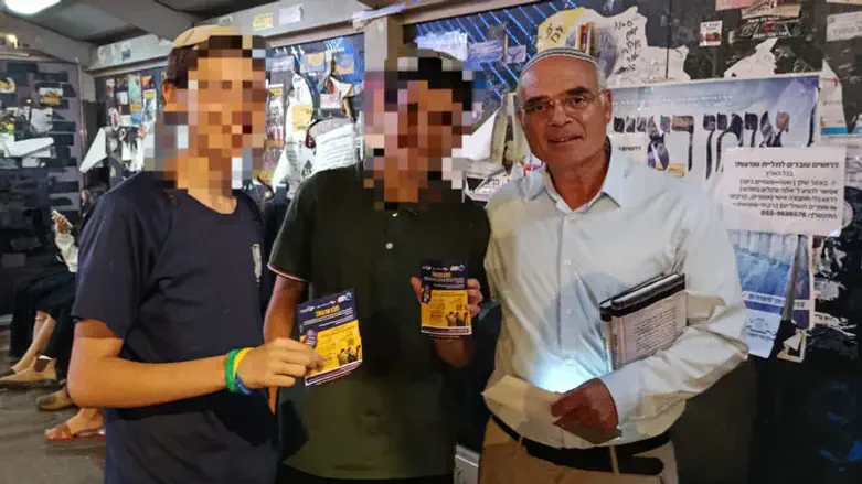 תלמידים במעשים טובים