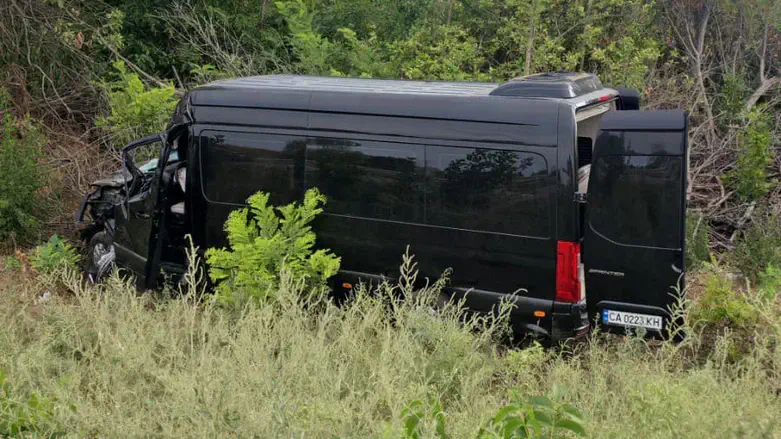 Микроавтобус с израильтяниами, попавший в ДТП по пути в Умань