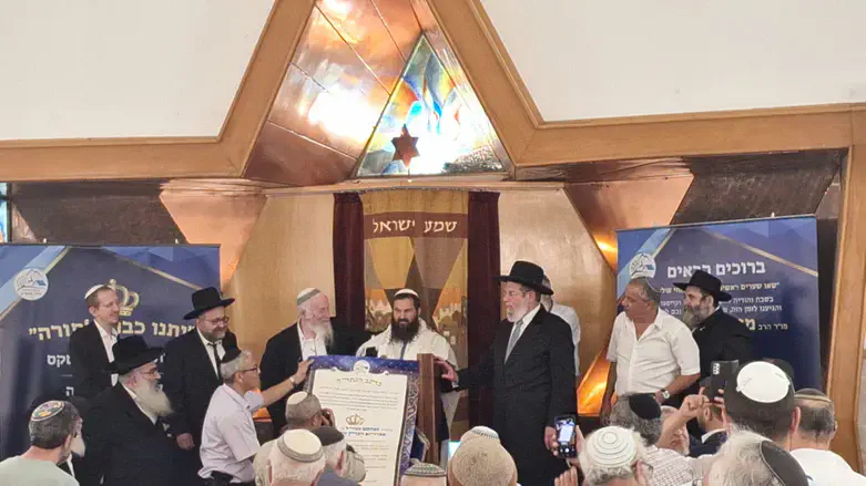 הכתרת הרב נוביק