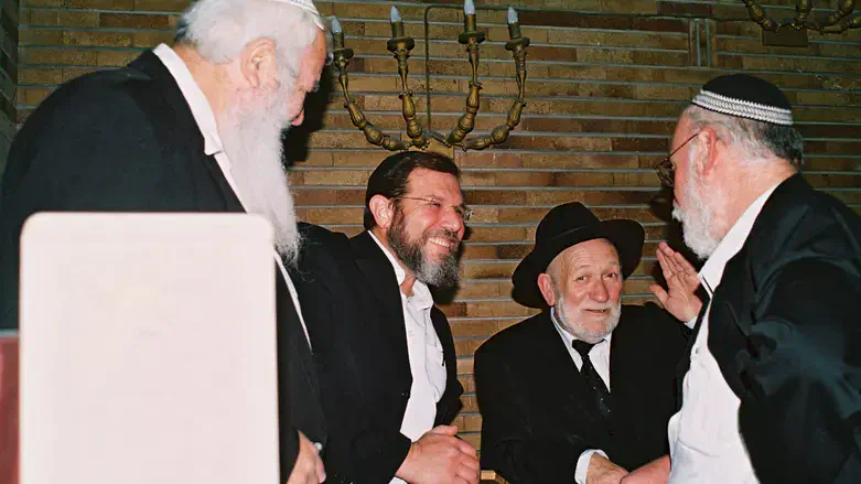 הרב דימנטמן לצד הרבנים בר, גרינברג וריבלין