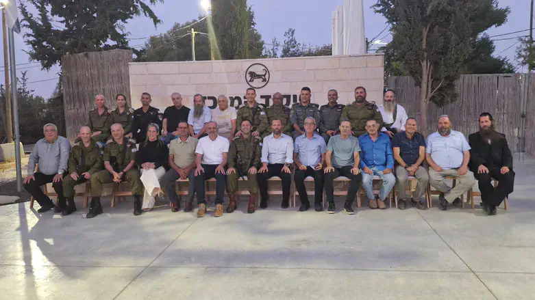 הרמת כוסית עם האלוף