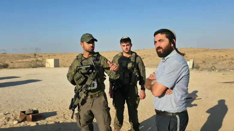 Цви Суккот на границе с Египтом