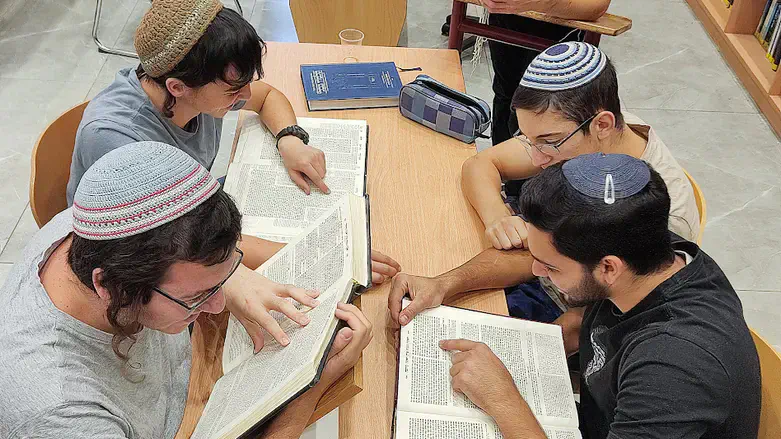 לומדים גמרא