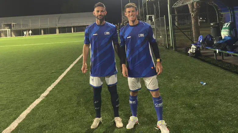 Diego Schwartzman, at right, poses wit