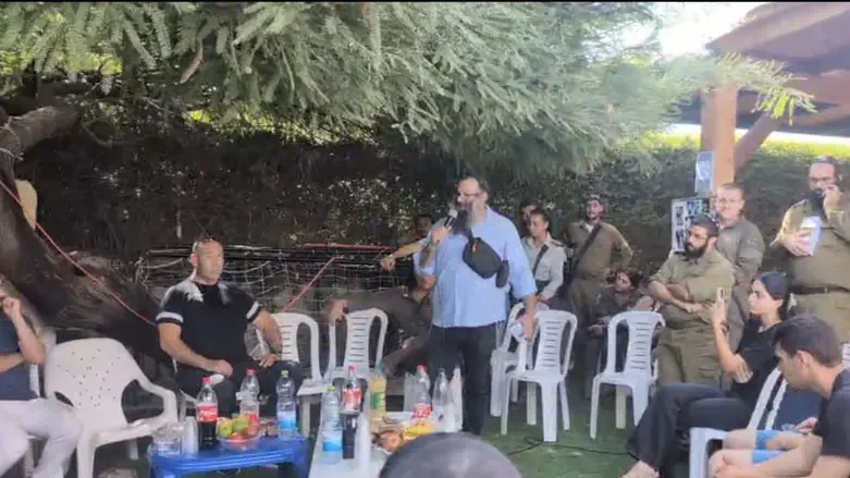 הרב אליעזר מורגנשטרן אצל המשפחה