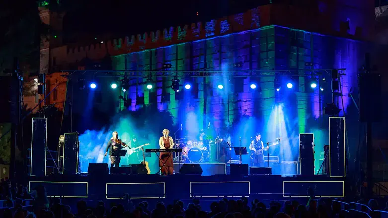 הכי קרובות לאמא