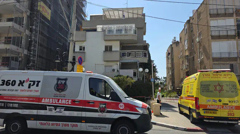 הזירה ברחובות בה נפל הקשיש מגובה