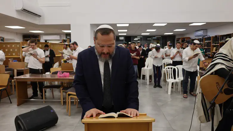 הרב יצחק נריה בסליחות