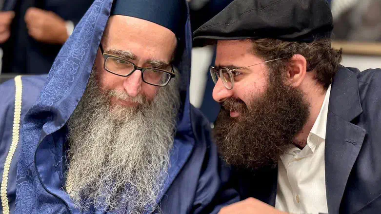 רבי יואל עם אביו