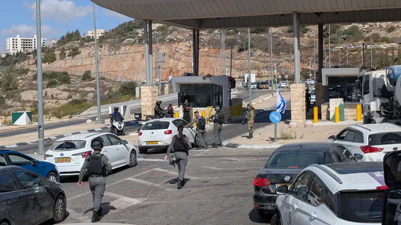 כוחות הביטחון סמוך לזירת הפיגוע