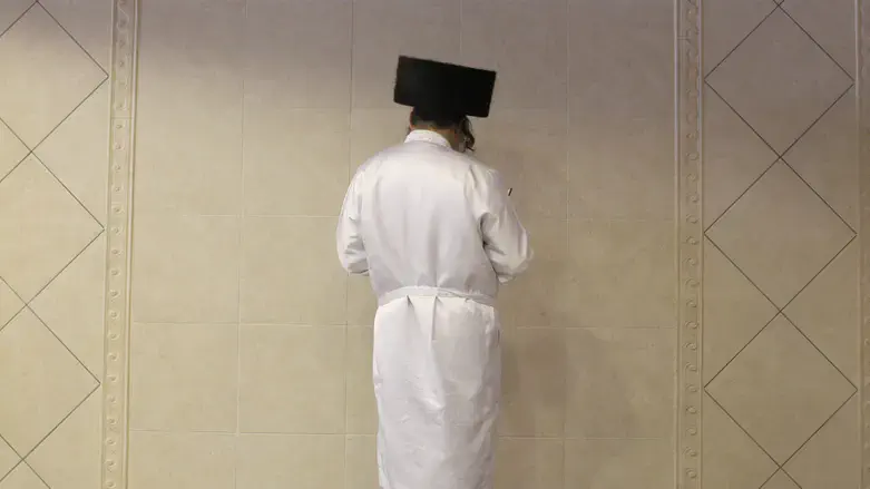 חסיד בתפילת יום כיפור