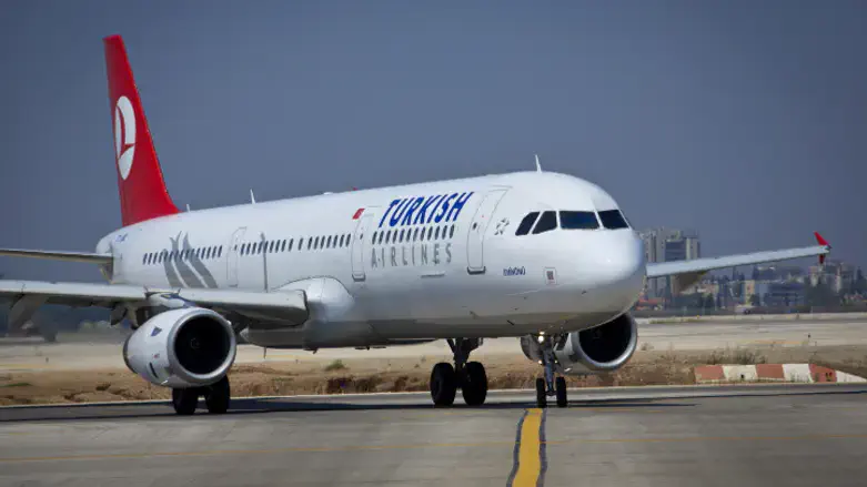 Turkish Airlines plane (illustrative)