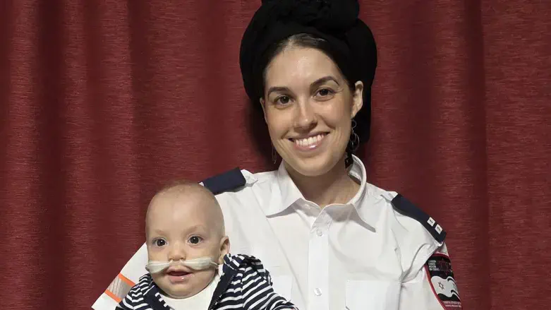 אילה חיימסון עם  בנה לביא