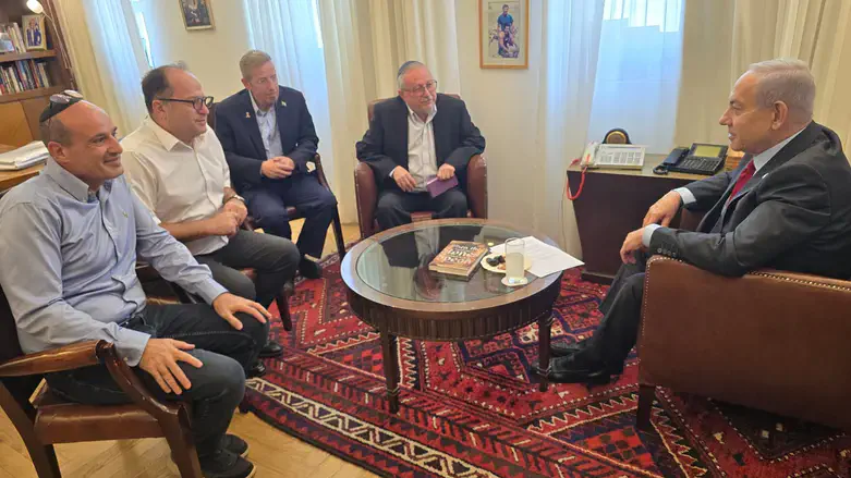 Нетаньяху с членами Форума "Гвура"