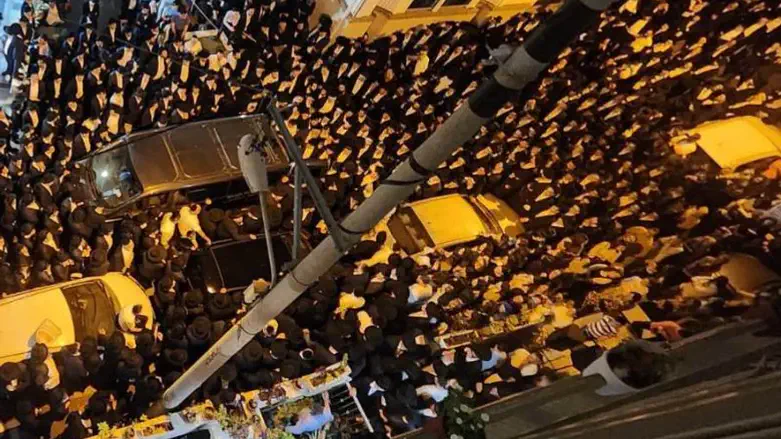 ההמונים בהלוויה