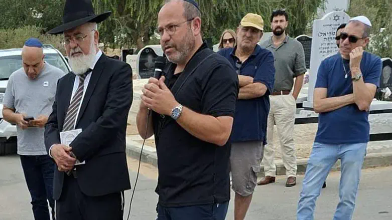 אבי החטוף בטקס