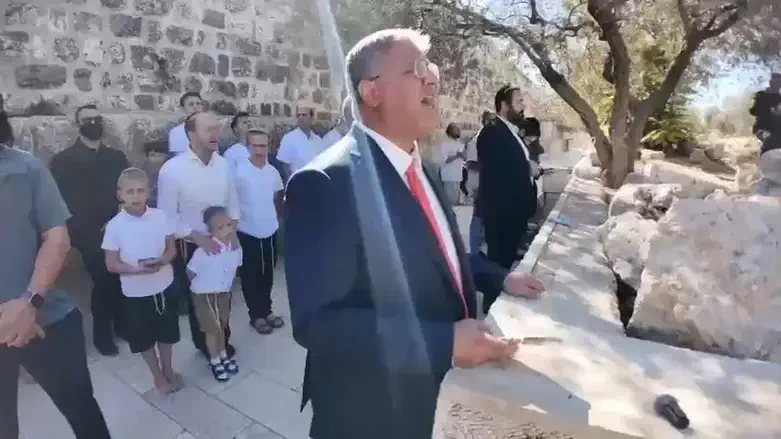 בן גביר באמירת "כתר"