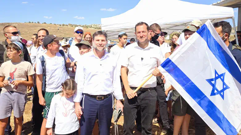 דגן וסמוטריץ' במהלך הצעדה