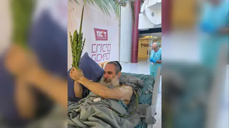 Rabbi Liraz Zeira with the Four Species