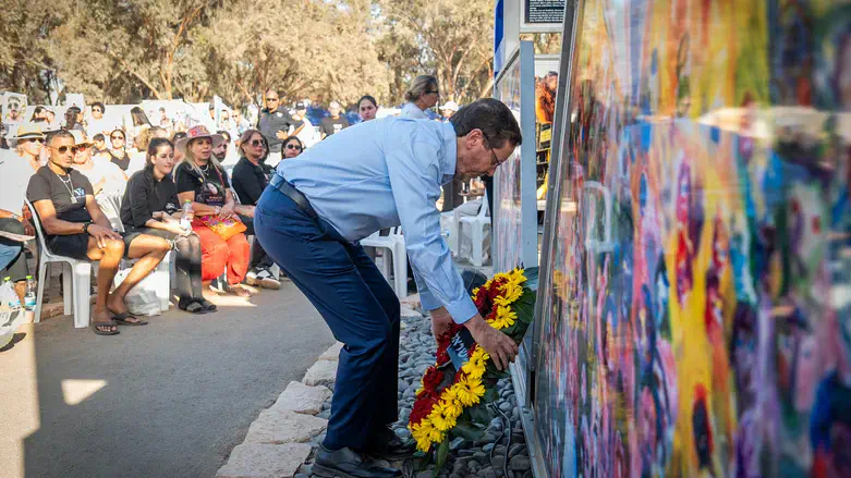 Herzog at Nova memorial