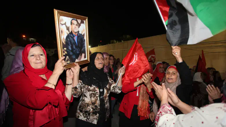 PA Arabs rejoice at return of freed terrorists