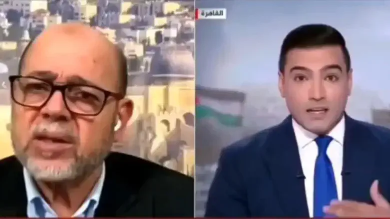 قيادي في حماس ينسحب غاضبًا من مقابلة تلفزيونية