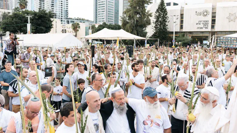 Молитва на площади Хатуфим