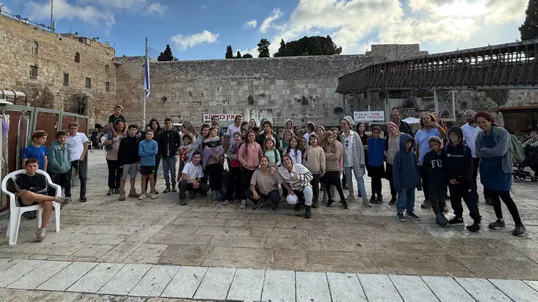 תושבי גבעות בכותל המערבי