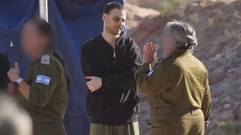 Alon Ohel with IDF representatives