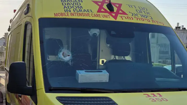 "Амбуланс", подвергшийся "каменной атаке"