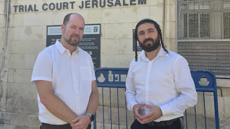 צבי סוכות עם עו"ד זיו מאור